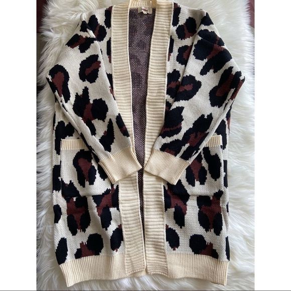 GeeGee Luxe Leopard Print Front Pocket Cardigan Sweater Size Medium Brand New - Picture 7 of 7